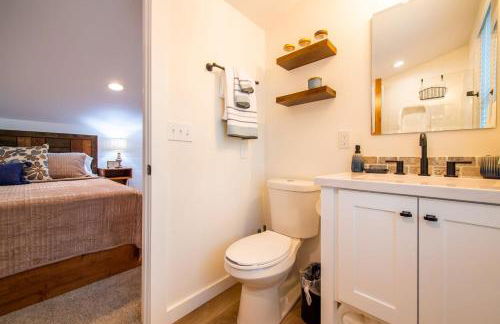 The Nuthatch Cabin 15 MIN to Magnolia Baylor - Photo 38