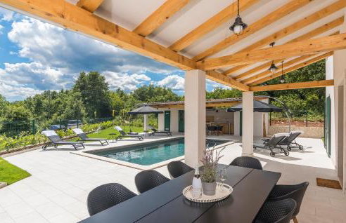 Villa Macan with Private Pool, Sauna & Garden - Photo 2