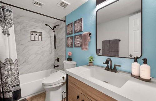 The Hummingbird House, Sauna & Mountain Views! - Foto 19