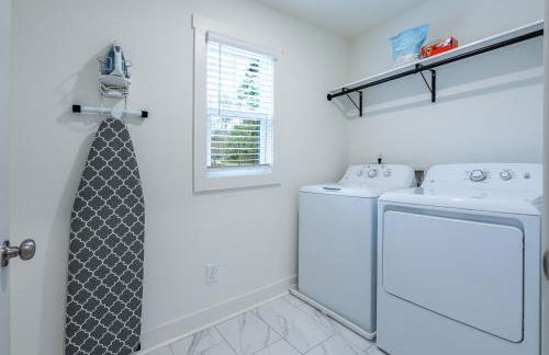 Modern Emerson retreat close to LakePoint Sports - Photo 19