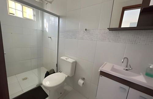 Próx. ao shopping, para 10 pessoas, ar condicionado e garagem APT B - Foto 27