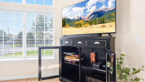 CDA Getaway! King Beds, Gear Storage, RV & Trailer Parking, 1 Mile to the Lake! - Foto 4