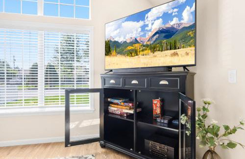 CDA Getaway! King Beds, Gear Storage, RV & Trailer Parking, 1 Mile to the Lake! - Foto 4