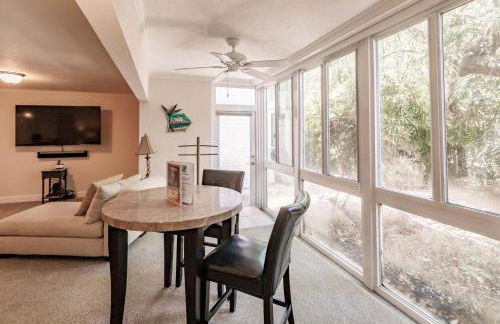 1205 PD Experience Coastal Charm in this Townhome - Foto 9