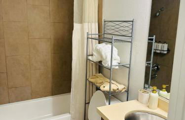 Mid-City Charm 2BR Near LAs Hotspots! - Foto 42