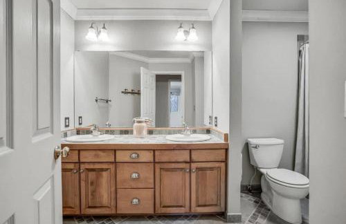 Immerse in Luxury Grand 5BR Lakefront Haven Views - Foto 24