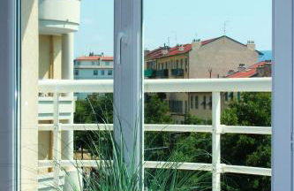 Comfy 2 min to Beach - AC - Photo 30