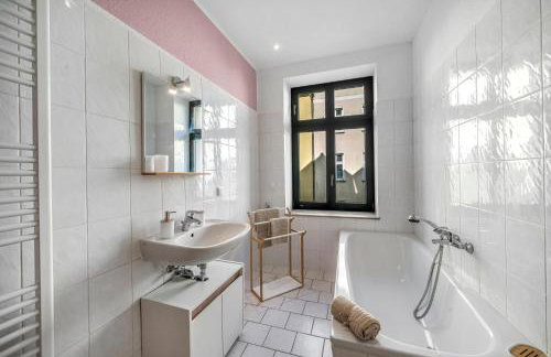 LeHaStays - Apartment Buckau 14 I Küche I WLAN I SmartTV I Innenhof - Photo 6