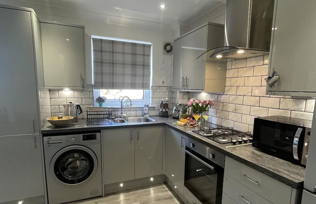 Stylish Scottish House With Garden and Parking - Foto 10