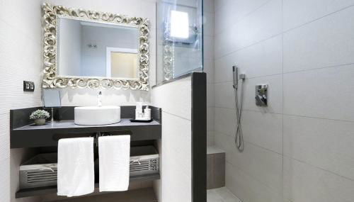 Little LIBERTAD Heart of Cadiz Grupo AC Gestion - Foto 3, towels, Shower