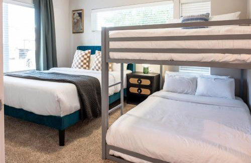 First Floor 2B2B • Pool, Gym, Dog Park • Near DTA - Foto 25