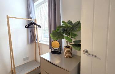 Cozy One Bed Flat at Dawe Luxury Suites - An Entire Apartment near Ely Cathedral & Train Station - The Perfect Base to Explore Ely, Cambridge, Norfolk & London - 2 Guests Max & Pet Friendly - Photo 13