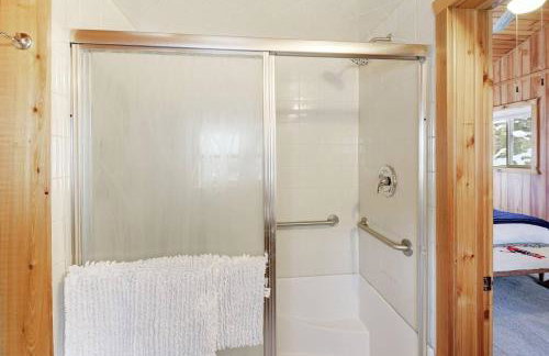 Skipper's Cabin - Photo 17