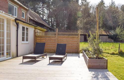 Pigeon Coo Farmhouse - Photo 5