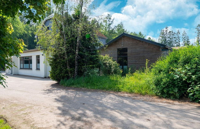 Mansion With Pool & Bar - Photo 32