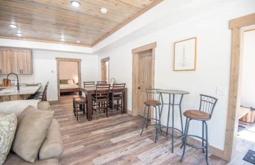 Tucked away in the woods - minutes to the New River - Acreage to explore! - Foto 17