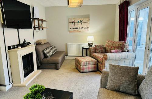 City Stay with Jacuzzi Gym Free Parking 2 Spaces - Photo 1