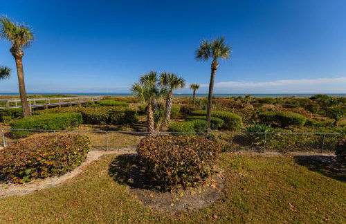 Enchanting 2-Bedroom Ground Floor Beach Condo at Cape Canaveral WiFi & AC - Foto 49