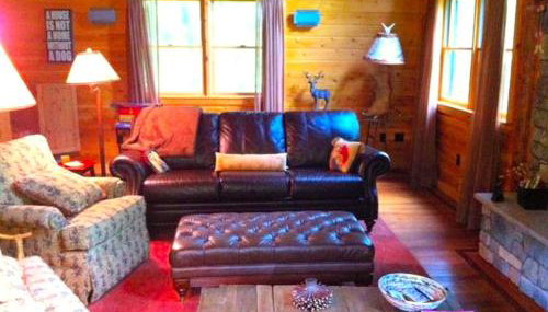 Cozy Log Cabin with a Private Hot Tub near Beartown State Forest, Massachusetts - Foto 2