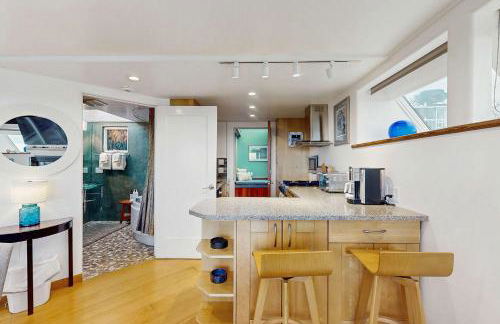 Spectacular Oceanfront Studio with Hot Tub & Loft - Foto 20