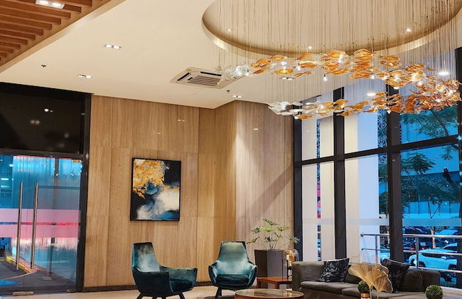 Andi and Frances' Place at BGC - Photo 1