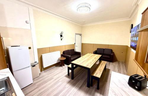 The Handy Hub Luxury Victorian Apartment - Fast WiFi & Central Edinburgh - Photo 28