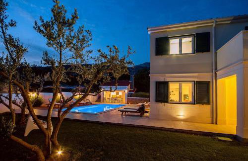 VILLA STOZAK, private heated pool, cinema room and sauna, 7 km from beach - Photo 35