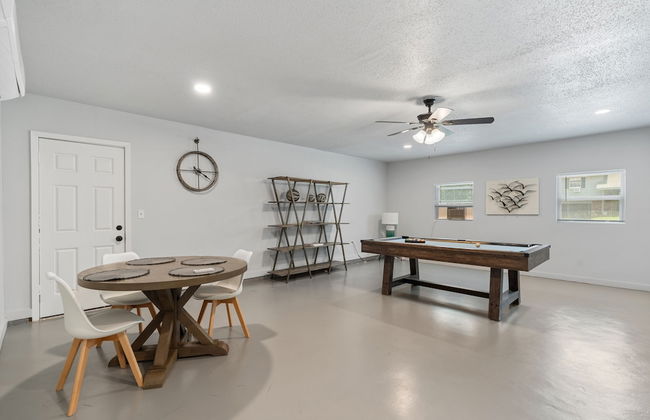 Spacious Retreat 8 Bedroom River - Photo 35