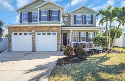 Modern home - 3K sqft - 5BR & 11 beds - brand new HOT TUB - 6 miles to AMI beaches - Foto 1