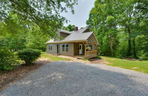 Peaceful Wine Country Cottage with Fire Pit in Olin! - Foto 29