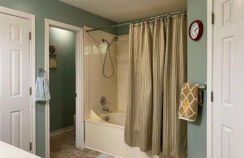 Cozy College Station Home with Patio and Fireplace - Foto 14