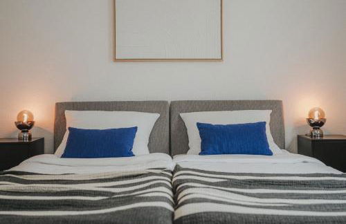 JOBOSTAYS - LINDEN Family Apartment Oldenburg - sehr geräumig 110m2 - Terrasse mit Gartenblick - voll ausgestattete Küche - 2 Bäder - Babybett - 10 Min zu Fuß zum Bahnhof - kostenloses WLAN - Parkplatz - kontaktfreier Check-In - Photo 24