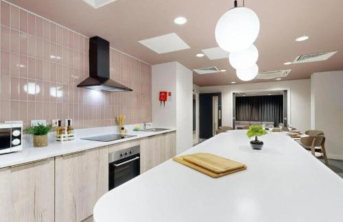 Bright & Spacious Mid-Level Studio at Briggate Studios Leeds City Centre - Photo 2