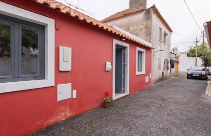 Cozy Retreat with Patio Near Sintra by LovelyStay - Foto 22