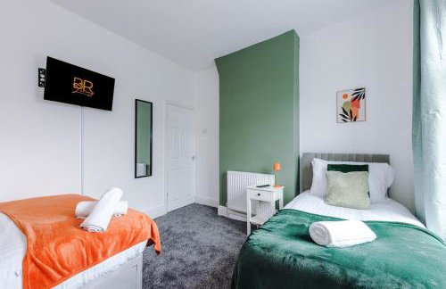 NEW! Modern 3-Bed House, Free Parking, Fast Wi-Fi & Easy Manchester Access - Foto 30