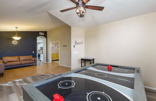 Luxe Desert-Chic 3BR with Heated Pool, Spa, and Grill - Foto 7