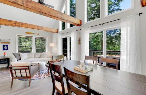 Waterfront Access with Kayaks Private Deck and a Firepit - Photo 24