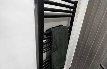 Resilets - Mood Studio 2 - Central Modern 2 Bed - Photo 9