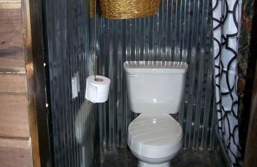 Secluded Watertree Tiny House near Old Hickory Lake – Private Deck, Trails & Breakfast - Foto 37