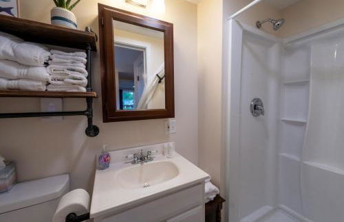 Waterfront Cottage at Highland Lake with Dock - Foto 8