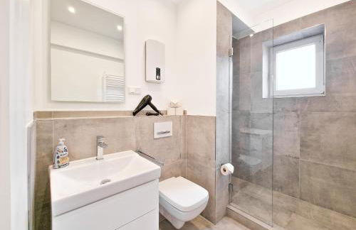 Tolstov Apartments - City Apartments with 1 or 2 Rooms - 15 Min to Messe DUS and Old Town DUS - Foto 23