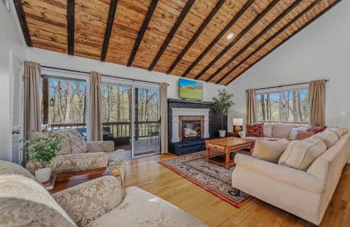 Ma-ple Haven --Wifi, Fireplace, Deck, Fire Pit, Family Friendly, Game Room, Pool Access - Foto 13