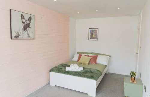 Unique 1 Bed Home - 10 mins to town, Free Parking - Foto 1