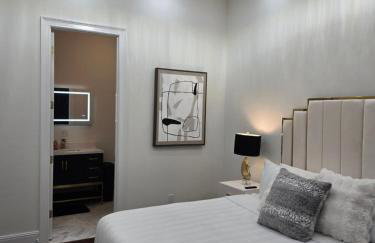 The Luxe Building- 2 Bedroom Apartment in Metropolis - Photo 37