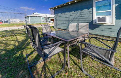 Cozy retreat minutes from stadiums - Photo 5