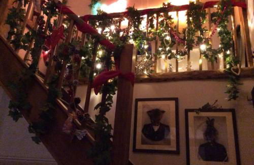 Charming Tudor riverside house - Foto 79