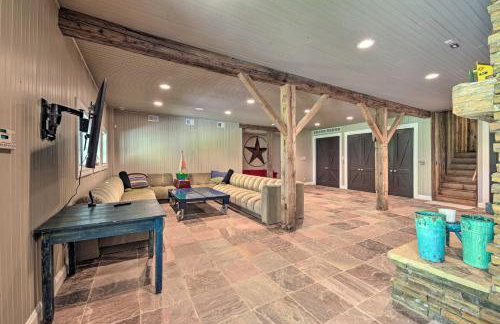 Luxe Barndominium with Home Gym, Theater, and More! - Foto 28