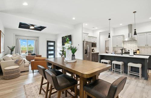 Brand New Cool Comfy Lawrence Retreat Duplex - Photo 2