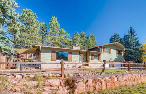 Peaceful Getaway with Private Hot Tub and Mtn Views! - Foto 29