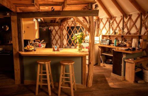 Luxury Yurt Rental Hidden in the Forest near Bristol, Vermont - Foto 5